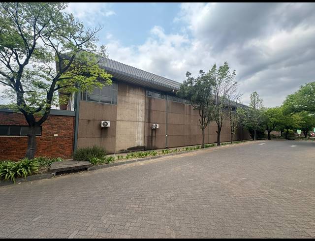 1,510M² WAREHOUSE TO LET IN HERMANSTAD
